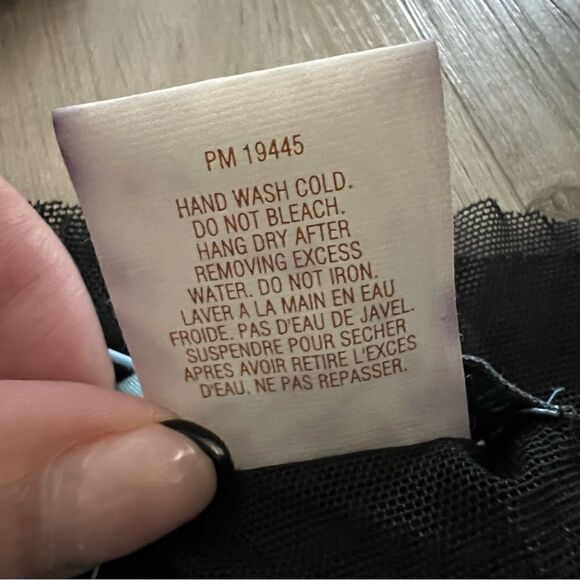 NWT Marciano by Guess black sequinned v neck tie back halter top sz L - Picture 9 of 16